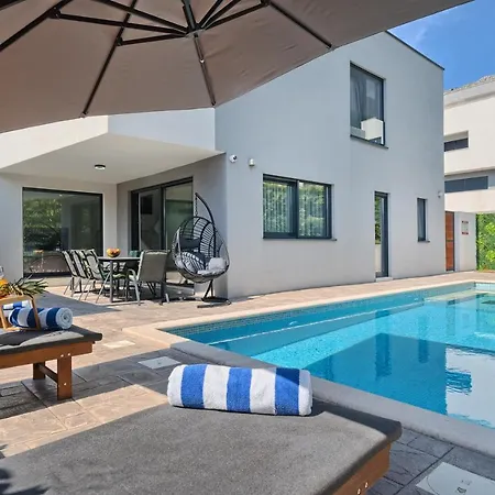 וילה Celestial *